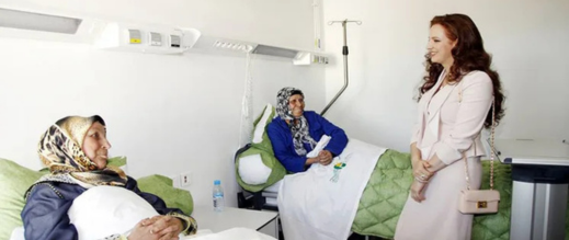 الأميرة لالة سلمى تزور مستشفى الحسن الثاني بفاس لدعم مرضى السرطان