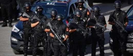 تعزيزات أمنية مكثفة تصل العروي لتنفيذ مداهمات ضد مثيري الشغب