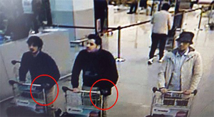 وسائل إعلام دولية تنشر صورة لثلاثة مشتبه بهم في هجمات بروكسل الإرهابية