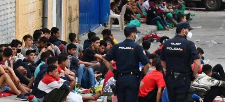 تعثر خطة نقل القاصرين من مليلية إلى إسبانيا بسبب تعقيدات إدارية ولوجستية