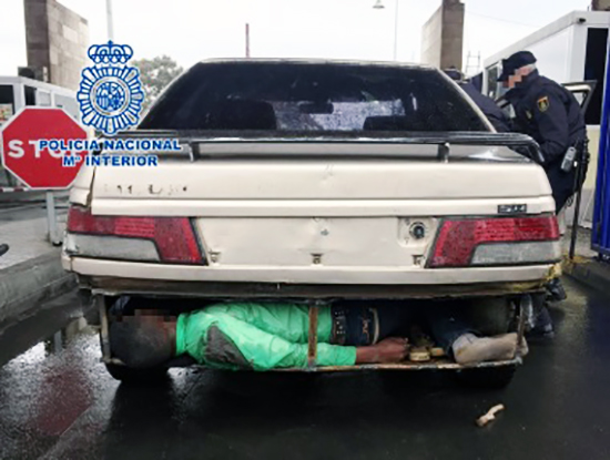 إحباط محاولة عبور ثلاثة مهاجرين أفارقة من غينيا الى داخل مليلية بواسطة سيارة نفعية‎