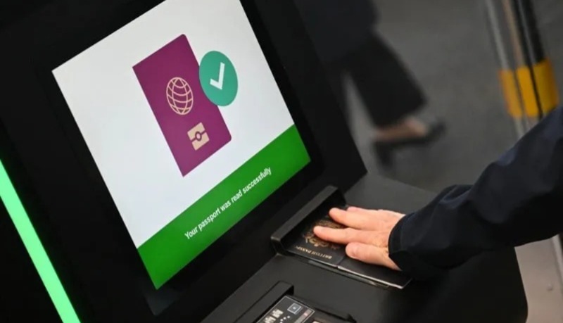 الجالية المغربية بأوروبا تترقب تداعيات نظام EES.. الإقامة مهددة والدعم موقوف