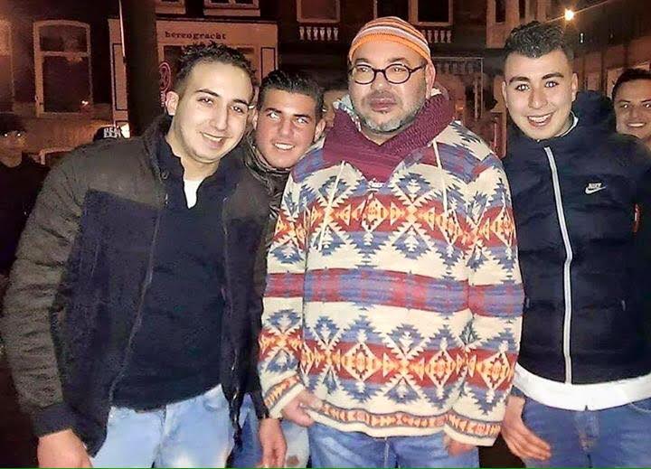 الملك يلتقي الجالية الهولندية ويلتقط صورا بشوارع أمستردام