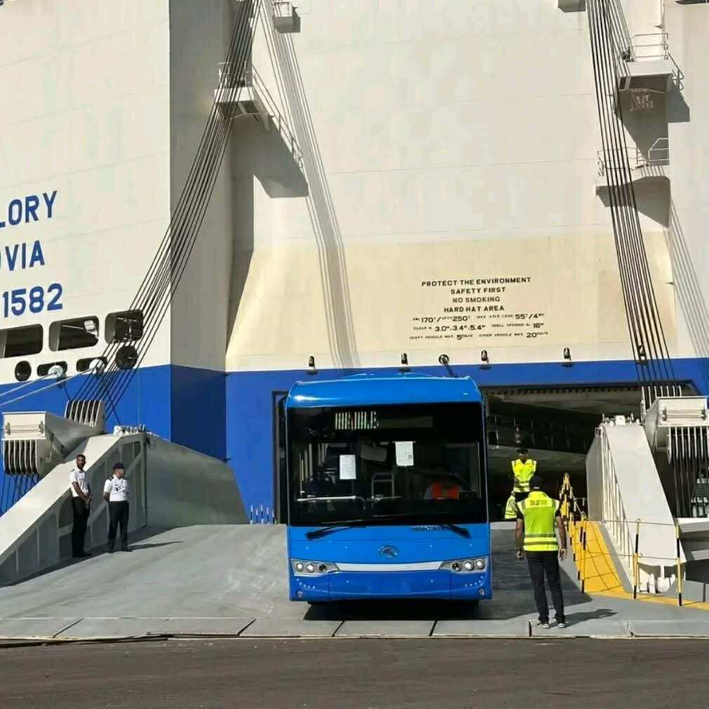 المغرب يستلم الدفعة الأولى من الحافلات لتعزيز النقل الحضري