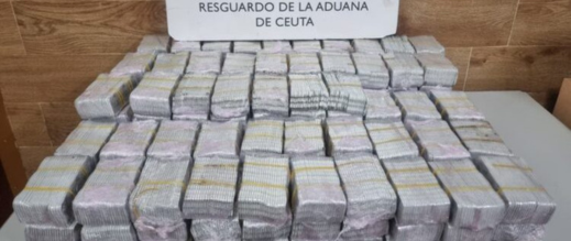 إسبانيا تضبط مهربًا بحوزته 106 آلاف قرص ريفتريل متجهة إلى المغرب إسبانيا تضبط مهربًا بحوزته 106 آلاف قرص ريفتريل متجهة إلى المغرب