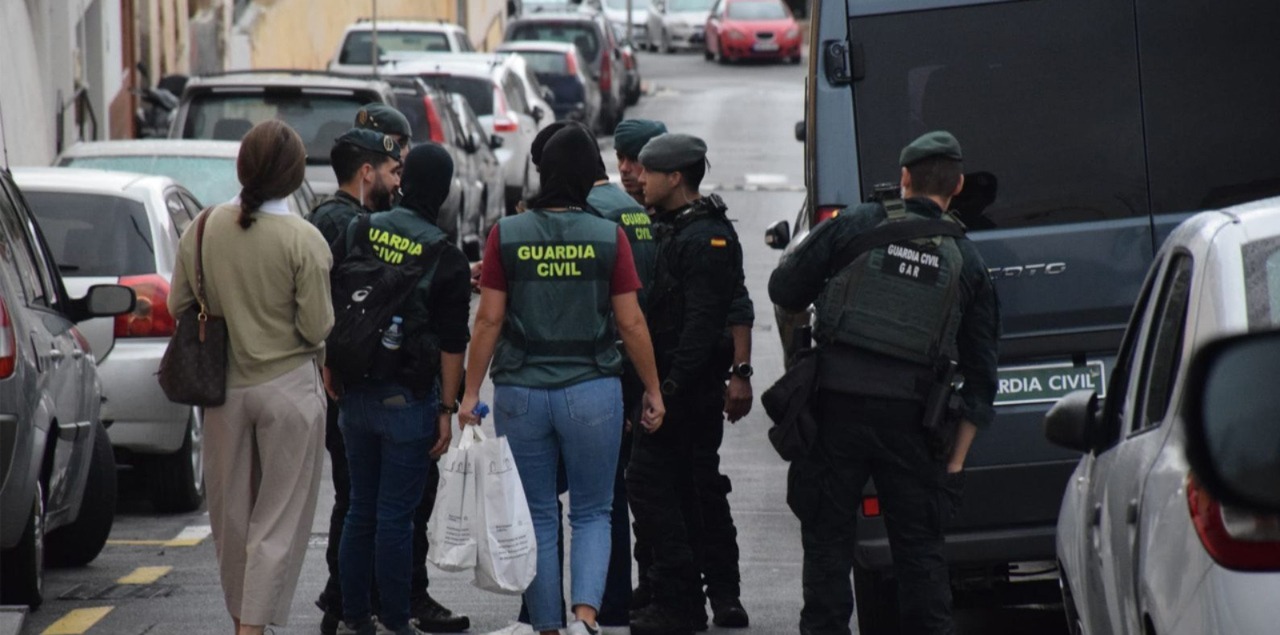 حملة واسعة للحرس المدني ضد شبكات تهريب المهاجرين بالمدينة المحتلة حملة واسعة للحرس المدني ضد شبكات تهريب المهاجرين بالمدينة المحتلة