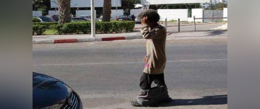 شارع طنجة بالناظور يناشد السلطات لوقف تصرفات مختل عقلي