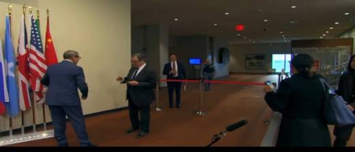 السفير عمر هلال "يغطي" علم الجزائر في الأمم المتحدة ويثير غضبا جزائريا