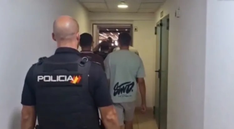 شكوى مجهولة تطيح بشبكة كبيرة لتهريب الحشيش من المغرب إلى إسبانيا