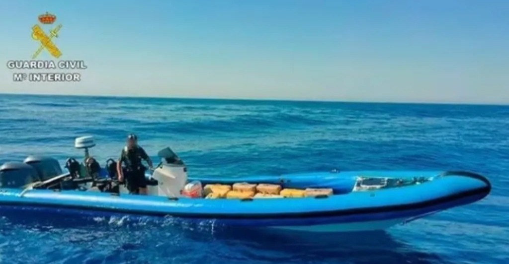 زوارق التهريب تعلق  بالأندلس بسبب العاصفة شمال المغرب وجنوب إسبانيا