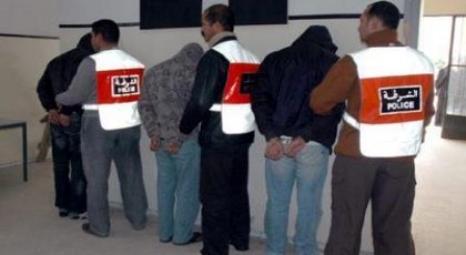 القبض على عصابة إجرامية بالناظور تقوم بسرقة المواطنين تحت التهديد بالسلاح الأبيض 