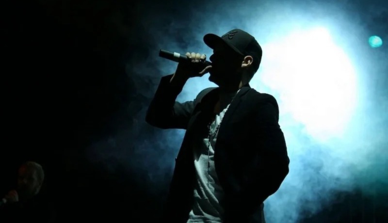 فنان راب ينحدر من الدريوش يدخل السجن بعد تجاوز نقطة تفتيش في برشلونة