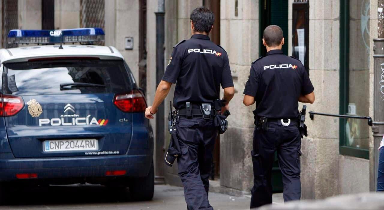 بسبب خرق أمر قضائي.. توقيف مغني مغربي في كتالونيا