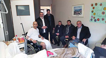 بالصور.. فعاليات دينية ببلجيكا تقوم بزيارة لأحد المغاربة من ضحايا الهجوم الإرهابي 
