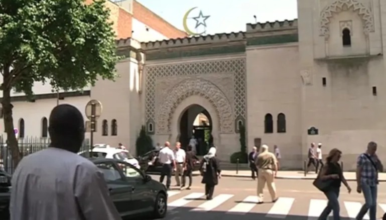 جمعيات مسلمة بفرنسا تقاضي معهدا بسبب استطلاع رأي مسيء