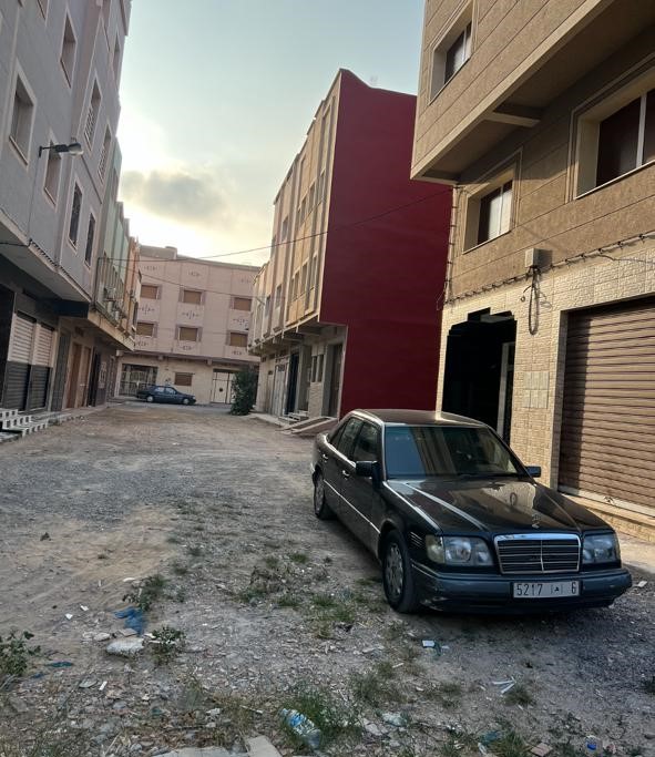 سرقة سيارة “مرسيدس 250” بأزغنغان لحظات بعد صلاة الفجر أمام مسجد بوتشمار