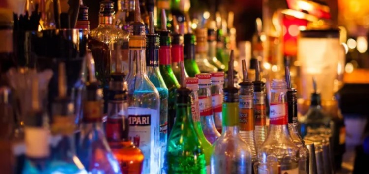 بريطانيا تحذر مواطنيها من استهلاك الخمور المغربية خلال زياراتهم للمملكة