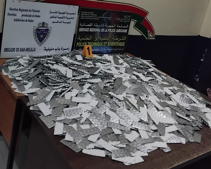 الناظور.. فتح بحث قضائي في ملابسات حجز أزيد من 64 ألف  من "الريفوتريل" بباب مليلية