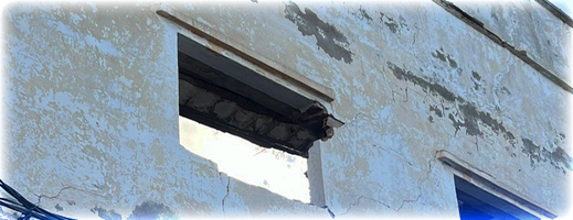 بناية آيلة للسقوط وسط بن الطيب تثير مخاوف الساكنة.. ومطالب بتدخل عاجل لتفادي الكارثة