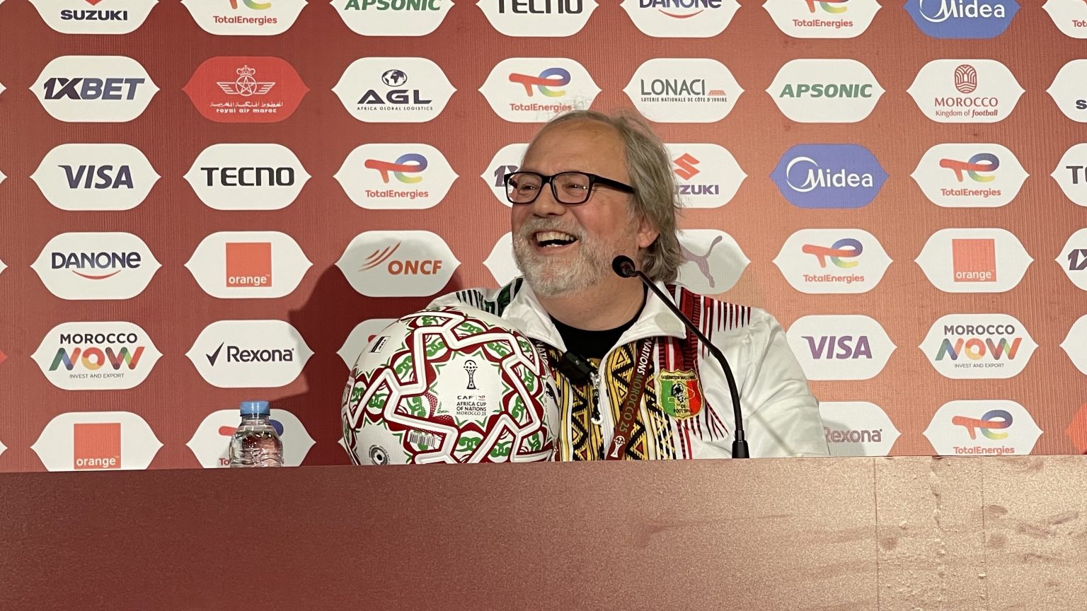 مدرب مالي يعبر عن استغرابه من تغييرات الركراكي