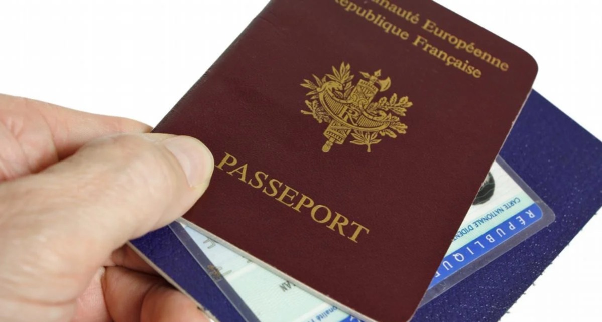 ابتداء من 2026: المهاجرون المغاربة يواجهون اختبارا إلزاميا للحصول على الإقامة والجنسية بفرنسا