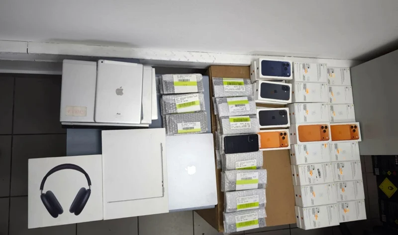 جمارك طنجة المتوسط تحبط محاولة تهريب هواتف ذكية قادمة من إسبانيا