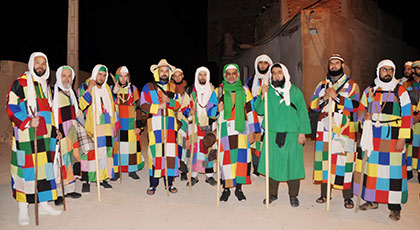 مريدو الزاوية الكركرية في سياحة صوفية من مدينة العروي الى قبيلة تمسمان مشيا على الأقدام‎