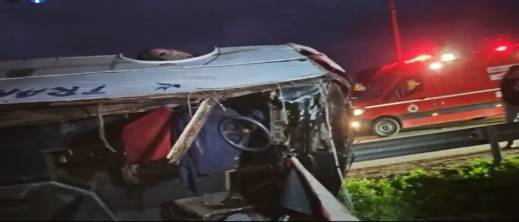 "مأساة العاملات".. انقلاب حافلة "لقمة العيش" بالمحمدية يسقط 26 مصابة في حالة خطيرة