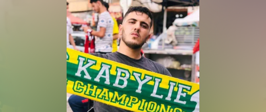 محكمة جزائرية تقضي بسنتين حبسا نافذا لمشجع بسبب قميص يحمل خريطة المغرب كاملة