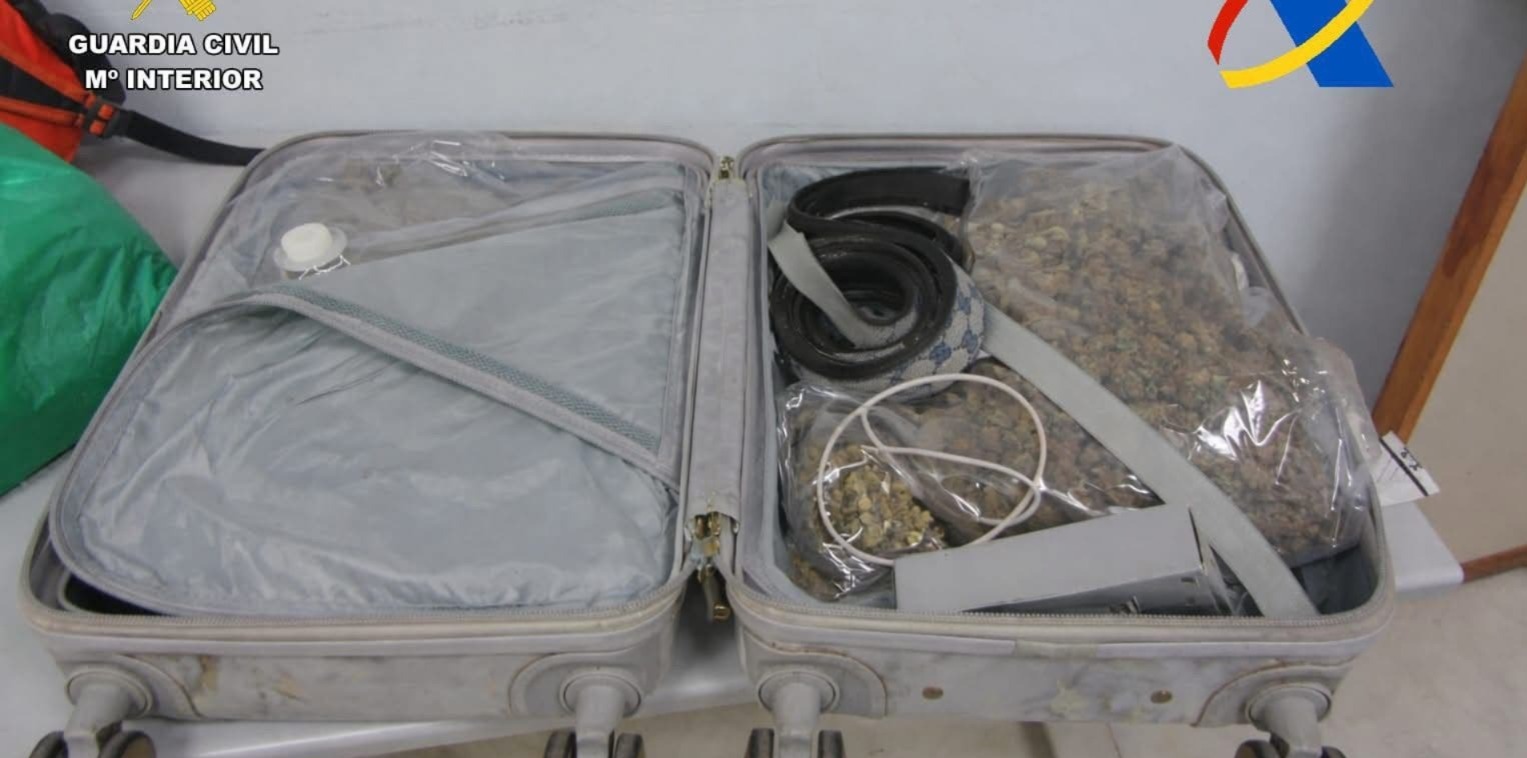 إفشال محاولة لتهريب شحنة من "الماريجوانا" بمطار مليلية