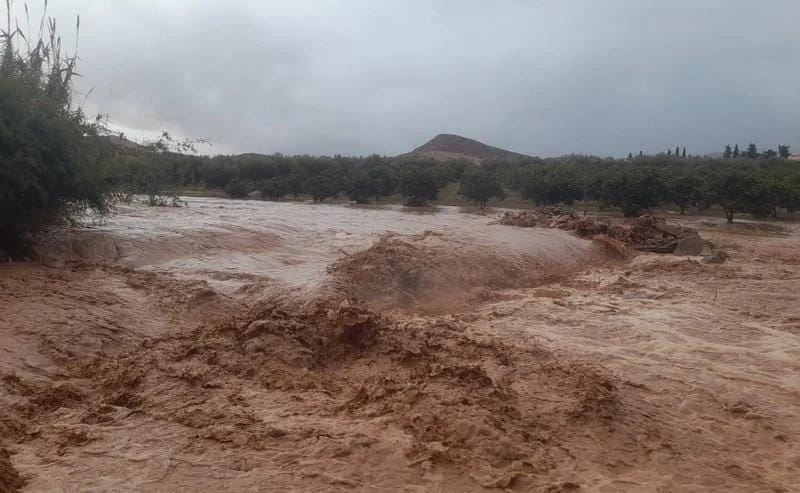 الفيضانات تقطع الطريق عن سجن طنجة 2 وتفرض نقل نزلائه مؤقتًا