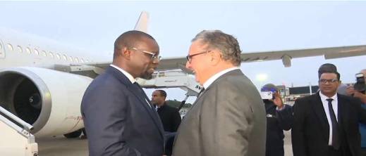 وصول رئيس الحكومة السنغالي أوسمان سونكو للرباط وأخنوش في مقدمة مستقبليه