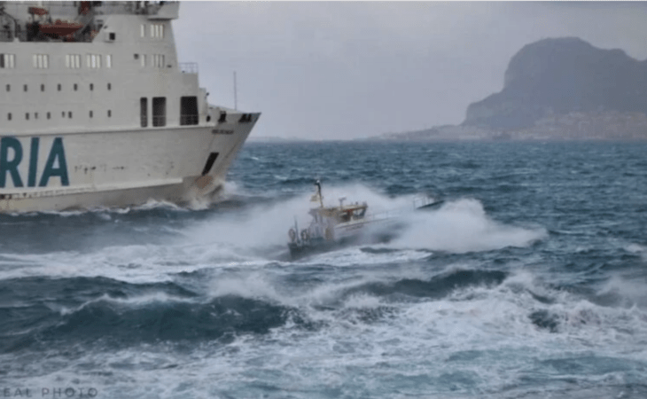 الاضطراب الجوي يوقف الحركة بميناء طنجة المتوسط