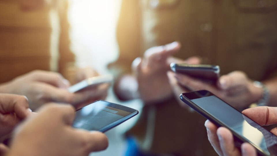 حظيرة الهاتف المحمول بالمغرب تتخطى 66 مليون مشترك ومعدل الانتشار يبلغ مستوى قياسيا