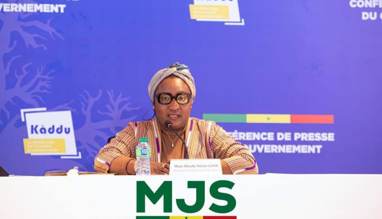 وزيرة الرياضة السنغالية: "ما صدر عن مدربنا خلال نهائي الكان نابع من وطنيته الحقيقية"