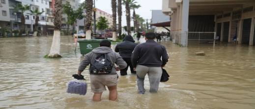 أكثر من 20 ألف نازح بسبب فيضانات وادي اللوكوس بالقصر الكبير