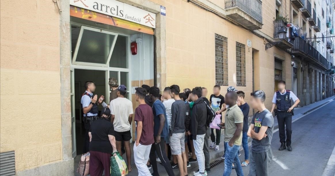 بلدية برشلونة تقدر عدد المؤهلين للاستفادة من التسوية في 24 ألف مهاجر