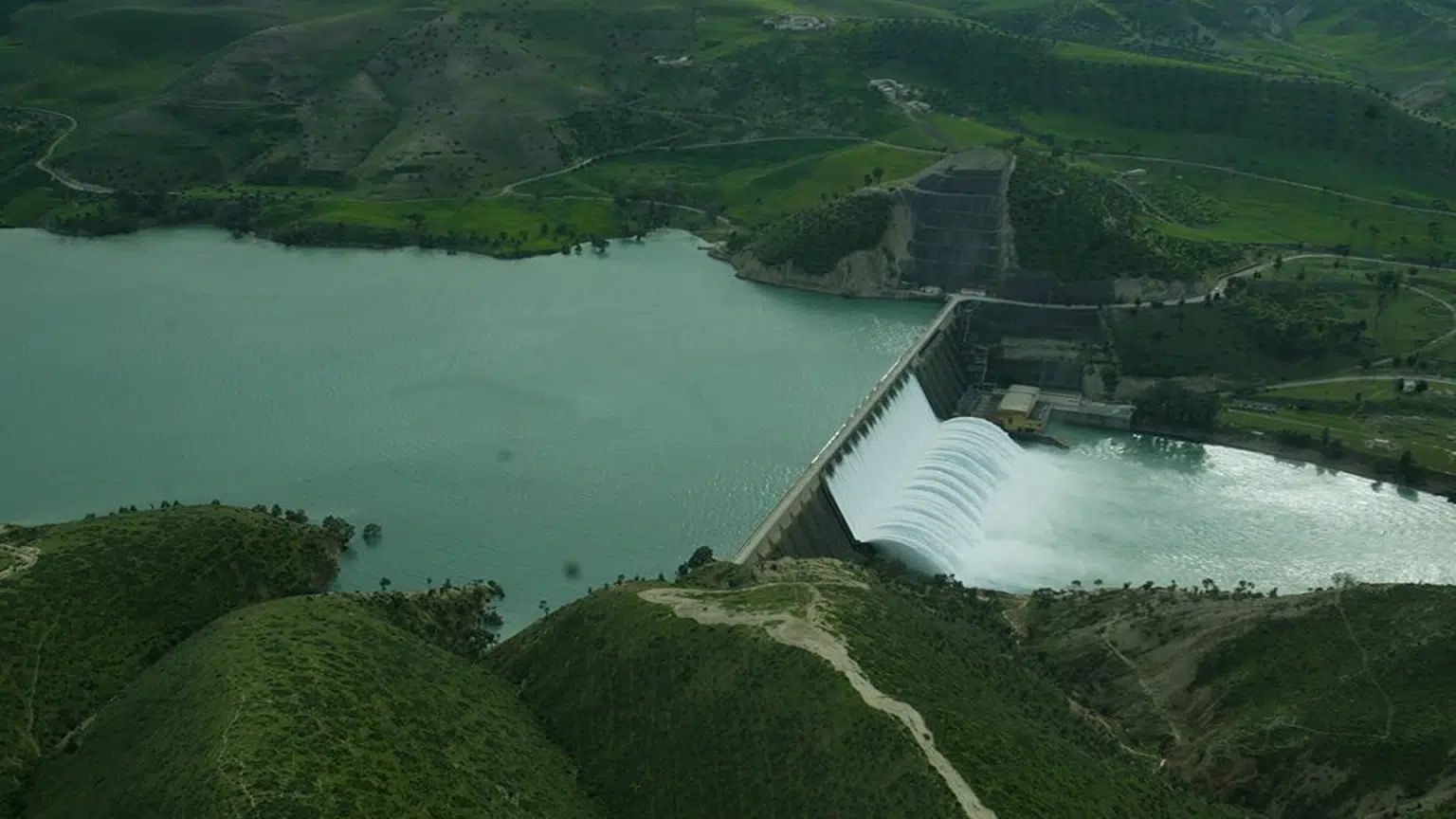 وفرة المياه تدفع لإفراغات وقائية بسد الوحدة