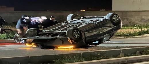 حادثة سير بالعروي: انقلاب سيارة واصطدام بعمود كهربائي في الطريق المداري الشمالي