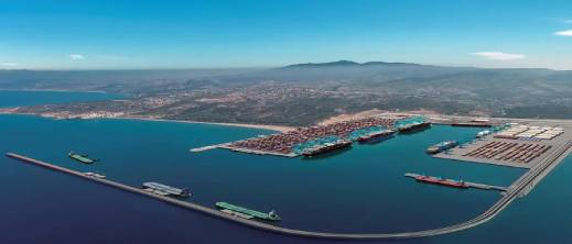 الناظور والداخلة.. موانئ استراتيجية تثير اهتمام الإعلام الدولي