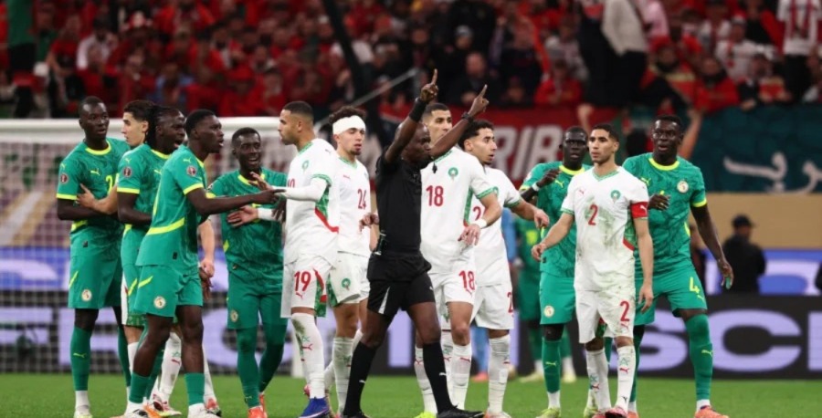 محامي مشجع جزائري معتقل بالمغرب ينفي دخوله في إضراب عن الطعام