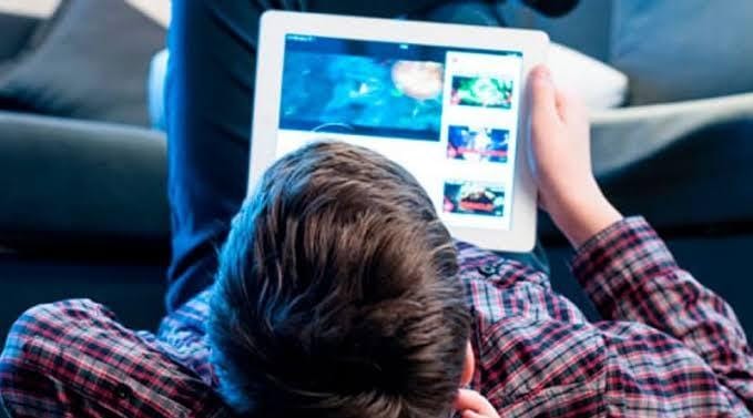 إسبانيا وفرنسا تقيدان ولوج الأطفال لمنصات التواصل