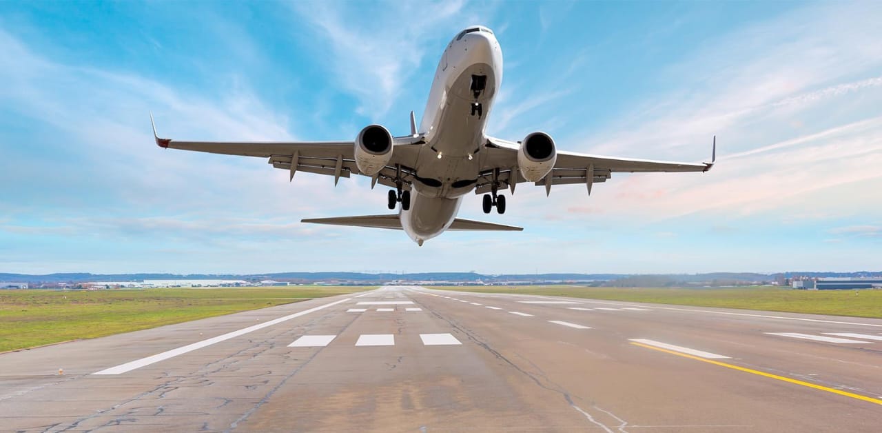 سوء الأحوال الجوية.. طائرة قادمة من بلجيكا إلى الحسيمة تضطر للهبوط بالعروي