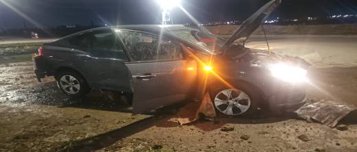 حادثة سير بمدار البستان في الناظور: سيارة "داسيا" تصطدم بعمود كهربائي وتخلف أضرارا مادية