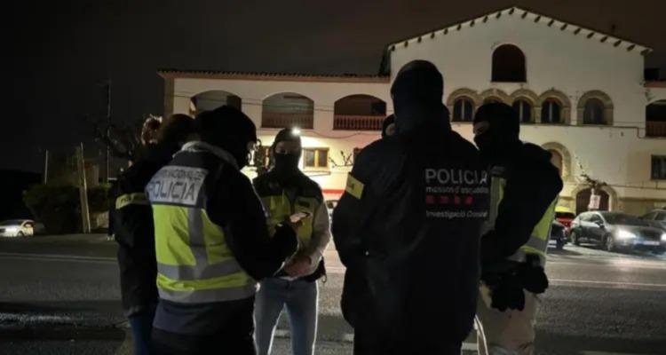 تفكيك شبكة لتهريب الحشيش بين المغرب وإسبانيا وإيطاليا وتوقيف 17 شخصاً