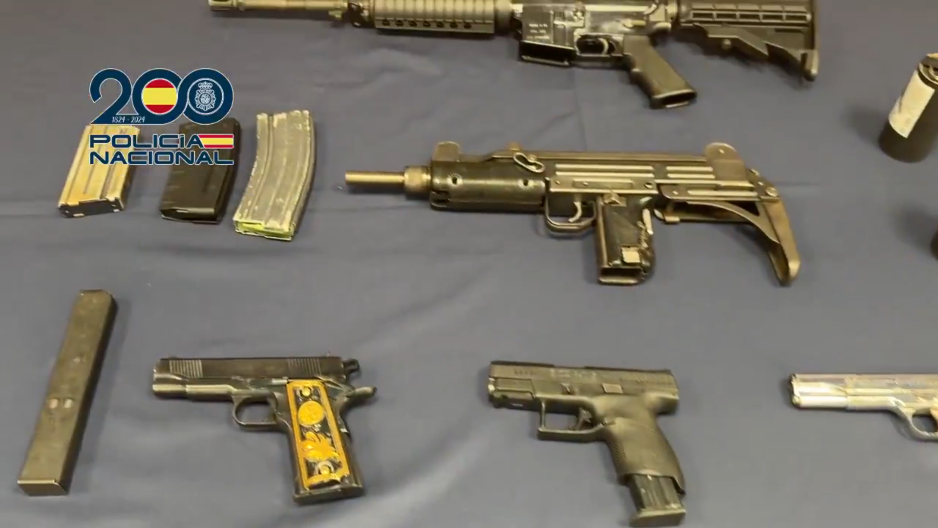 الشرطة الإسبانية تحجز 19 بندقية كلاشينكوف وأكثر من طن من الكوكايين في عملية أمنية كبرى