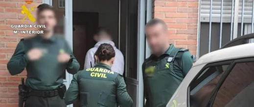 توقيف مغربي في إسبانيا بعد احتجازه لزوجته وإساءة معاملتها