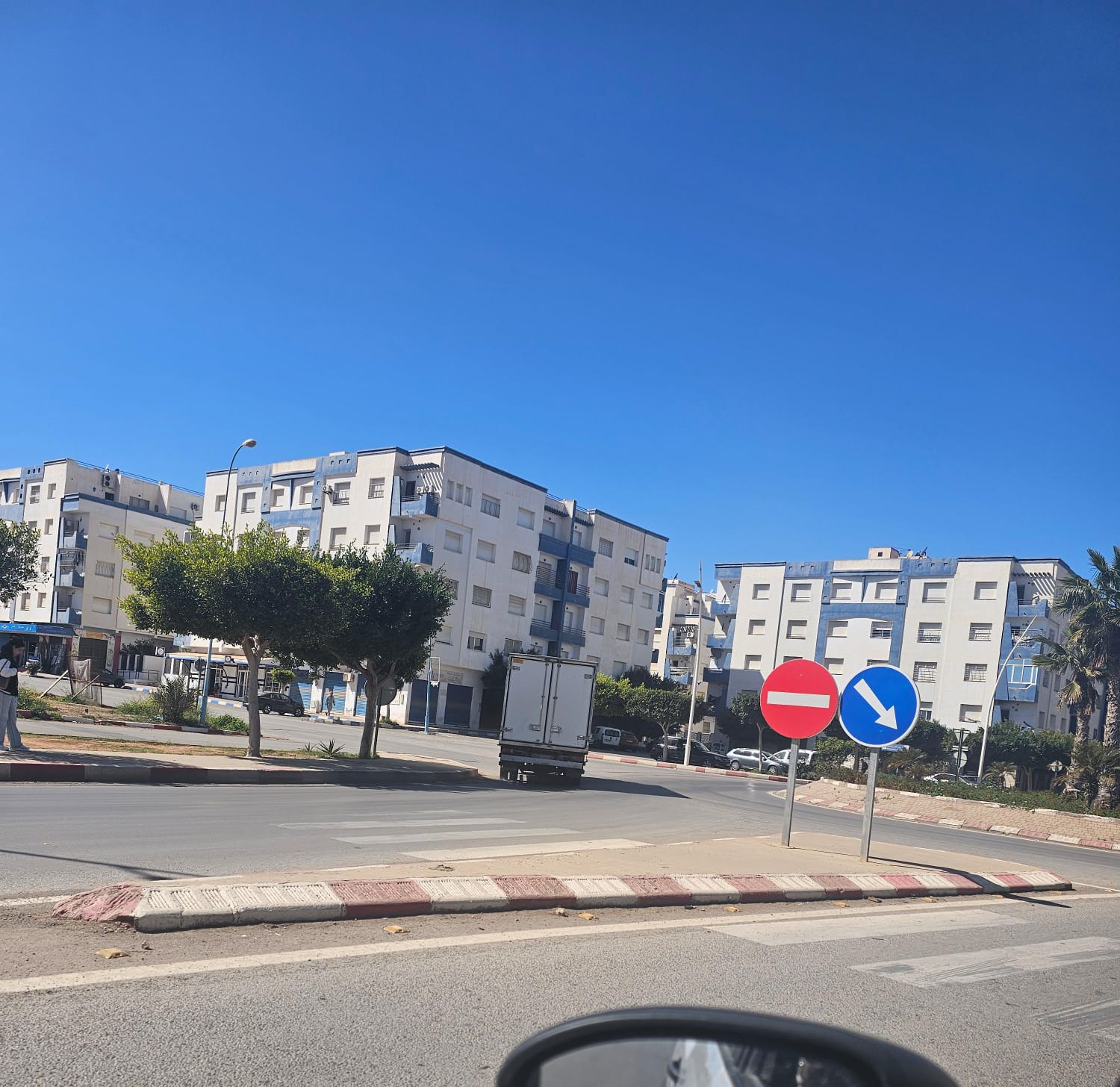 استياء في سلوان بعد دخول شاحنة لنقل اللحوم التابعة لبلدية الناظور في الاتجاه المعاكس