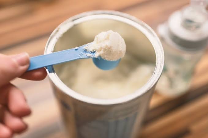 بعد إشعار دولي.. السلطات الصحية تسحب دفعات من حليب الرضع بالمغرب