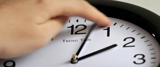 بالتزامن مع العودة للساعة الإضافية.. عريضة الرفض تتخطى 137 ألف توقيع